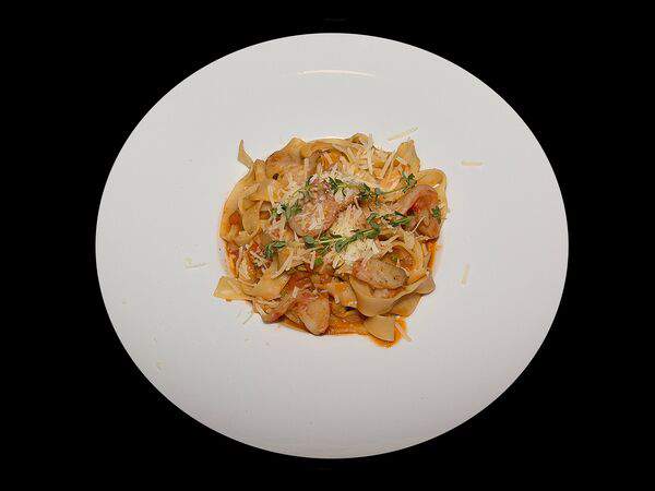 Хата - Феттучине с креветками и красным перцем