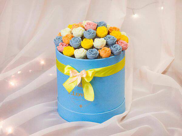 F.Lovers - Ассорти Баблгам из 35 роз в шляпной коробке