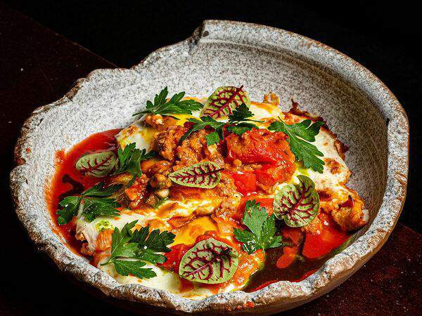 Гости рестопаб - Шакшука с фаршем из бычка и зеленью