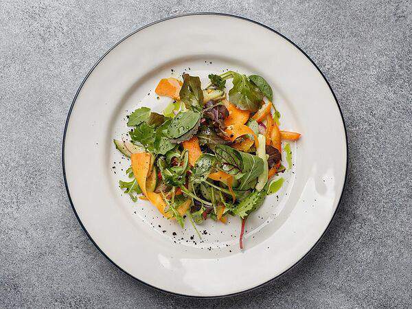 Lobby Bar - Салат из свежих овощей