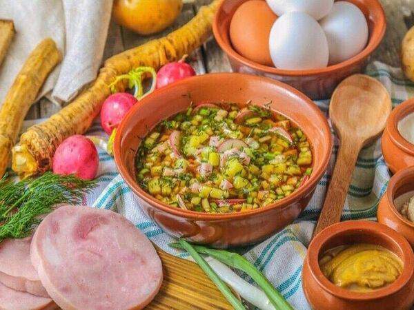 Окрошка - Окрошка с отварной говядиной, сметаной и зеленью