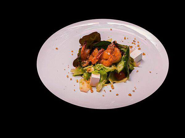 Хата - Салат с креветками в пряной заправке