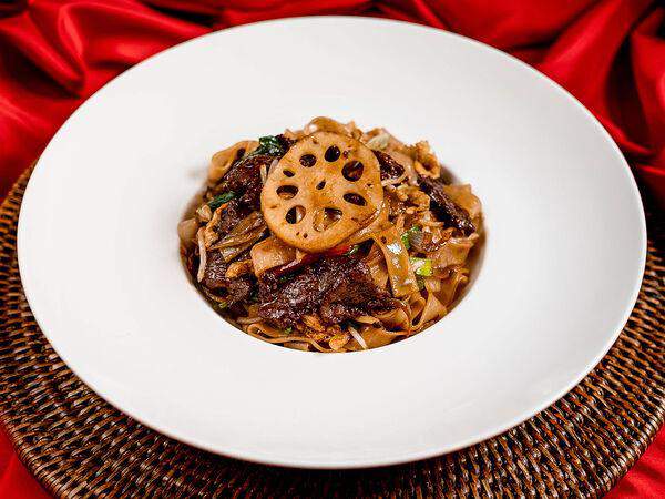 Китайская грамота - Широкая лапша с ягнёнком и лотосом