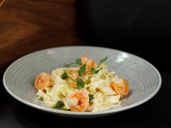 ЛайкиПарк - Феттучини с креветками в сливочном соусе