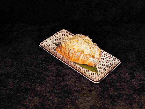 Bobrovsky bar - Миндальный круассан