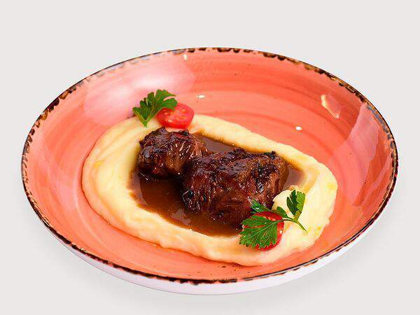 Самое популярное кафе - Говяжьи щечки с картофельным пюре