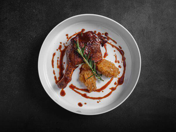 More & More - Утиная ножка томленная в соусе Хойсин с грушевым чатни