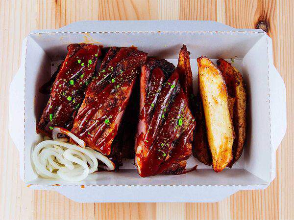 Коптица BBQ - Задымленные томленые ребра в фирменном соусе барбекю