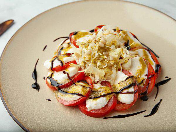 Вкусняхи - Салат Капрезе