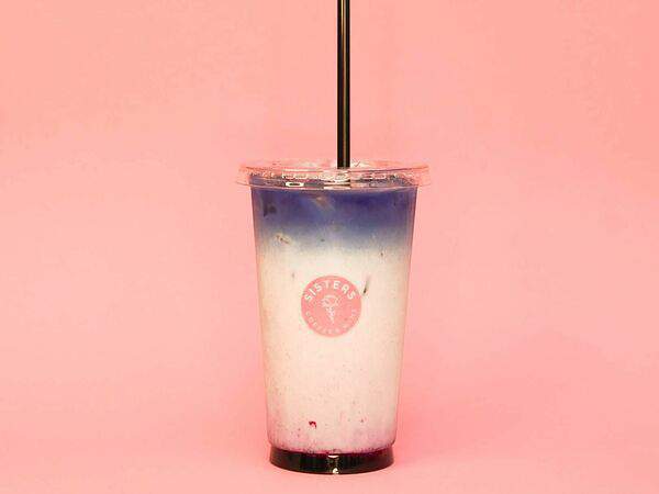 Sisters Coffee & Wine - Айс матча черника