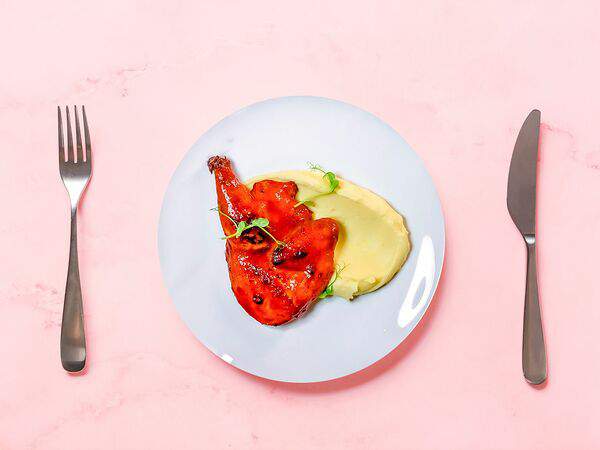 Caramelle Village - Карамелизированный цыпленок с копченым пюре