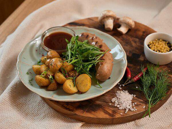 Debaton - Пикантная колбаска с картофельным дольками и BBQ