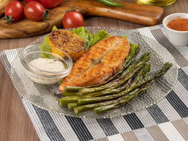 Грузинский дворик - Стейк из сёмги со спаржей