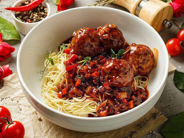 Вэлфед - Фрикадельки в кисло-сладком соусе с яичной лапшой