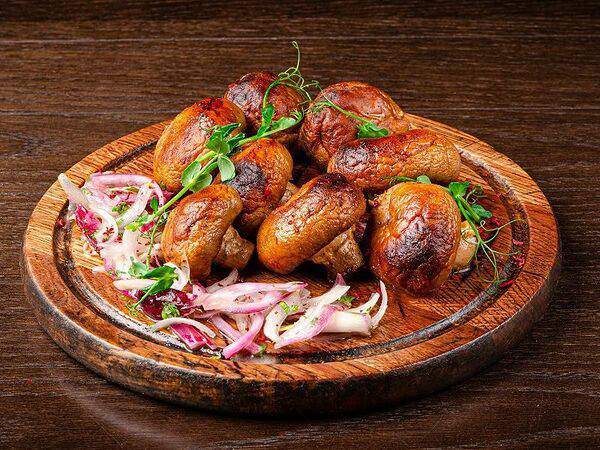 Гриль бутыль - Шампиньоны на мангале