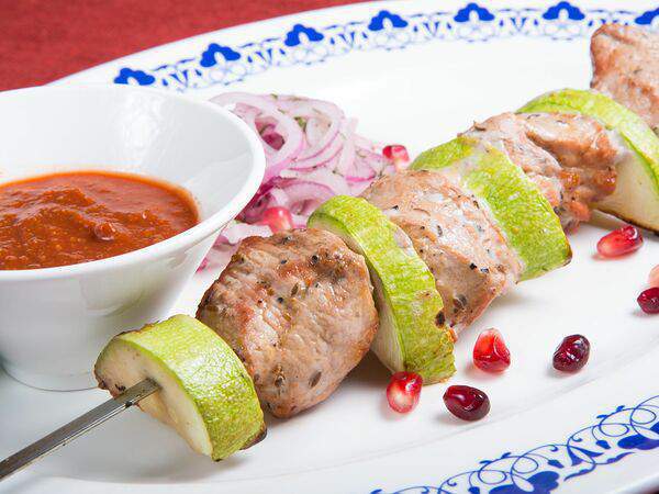 Лаунж кафе Бакшиш - Шашлык из свинины и цукини
