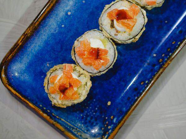 Такаши - Жареный ролл с угрем, такуаном и апельсином