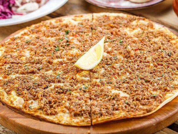 Дуду Кебаб Хауз - Лахмаджун с мясным фаршем