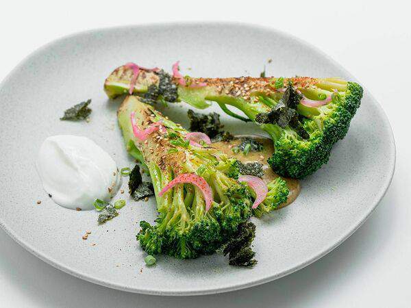 Сойка Grand - Брокколи с соусом мисо-васаби и греческим йогуртом