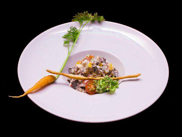 Хата - Салат с куриной печенью и авокадо