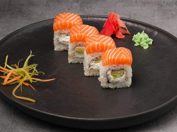 Selfie - Ролл Филадельфия с лососем