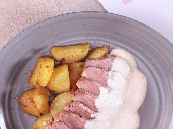 Rose Cafe - Филе утки в сливочном соусе с картофельными дольками