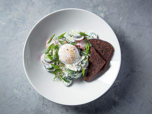 Ткемали - Деревенский салат с яйцом пашот