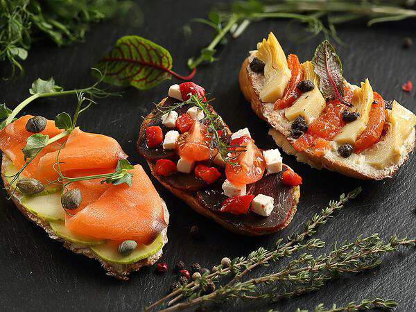 Familia - Ассорти брускет с лососем