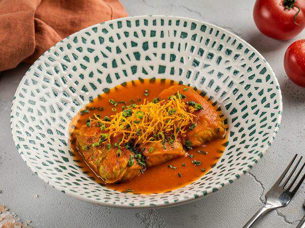 Fish Box - Голубцы с треской и лососем в соусе томатная сальса