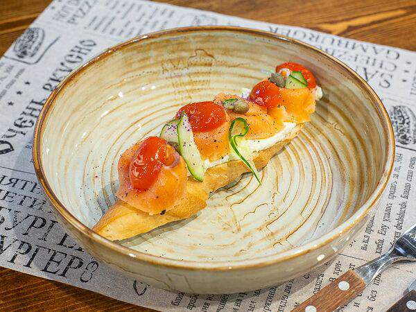 Бар Баревич - Брускетта с лососем и карамелизованным томатом