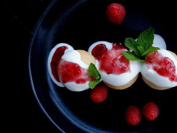 Caffeshop - Сырники со сметаной и соусом