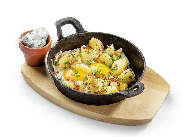 Брикас литовская кухня - Яичница со шкварками и картофелем