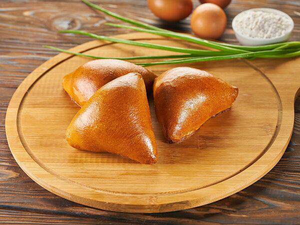 Дон батон - Пирожок с луком и яйцом