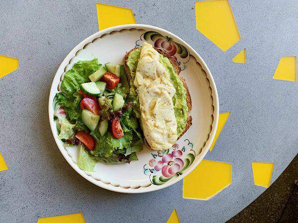 Вершы - Тост с гуакамоле и скрэмблом