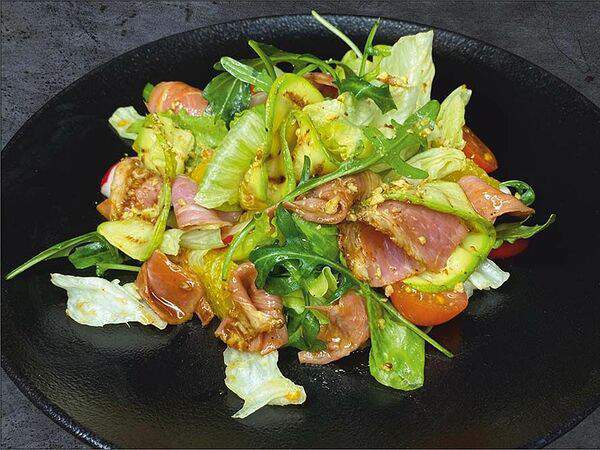 Love суши - Салат с подкопченной говядиной