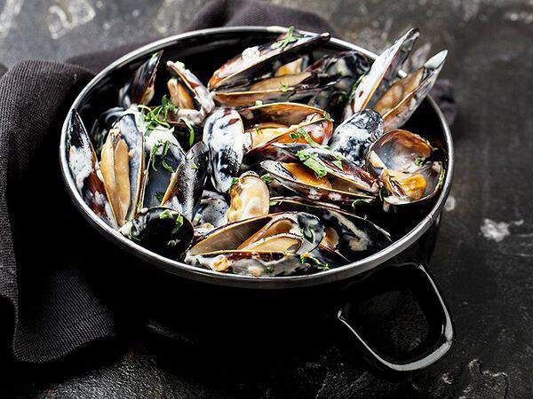 Мясо & Рыба - Мидии Блю чиз в котелке