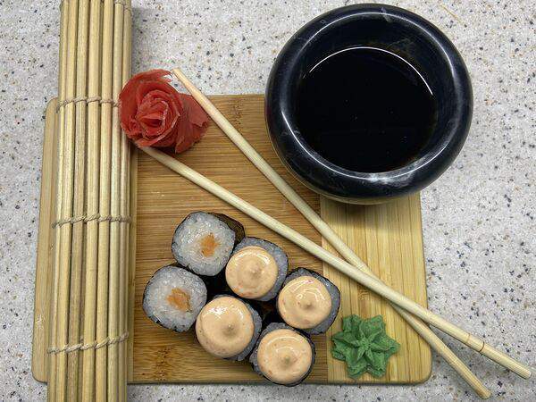 Скушай Суши - Ролл Спайс сяке маки