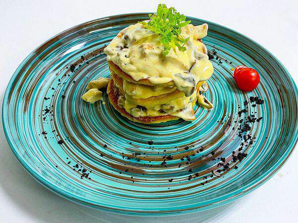 DROVA - Драники с куриным филе и соусом