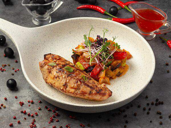 Blackwood - Стейк из индейки с овощным соте