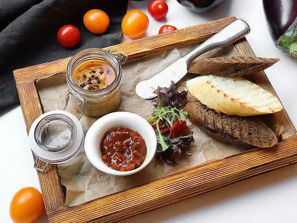 Juno - Паштет из баклажанов с томатным конфитюром