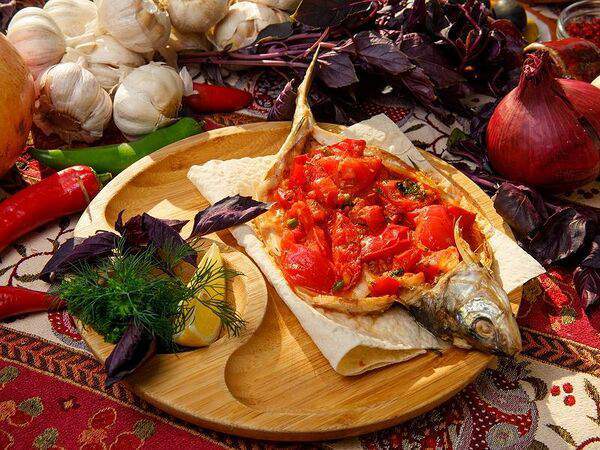 Кафе Отдых - Сиг запеченный под соусом из томатов и трав