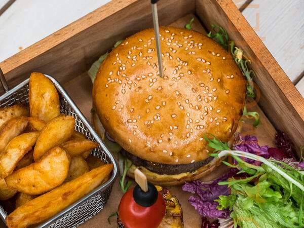 Timer lounger bar - Бургер с куриной котлетой