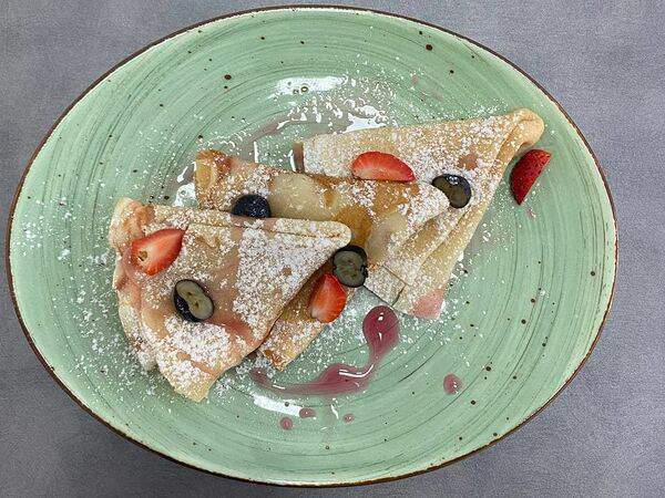 Vegan Friends - Блинчики с манго и кленовым сиропом