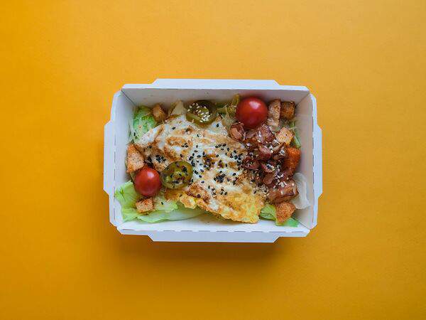 Кухня - Салат с беконом и яйцом