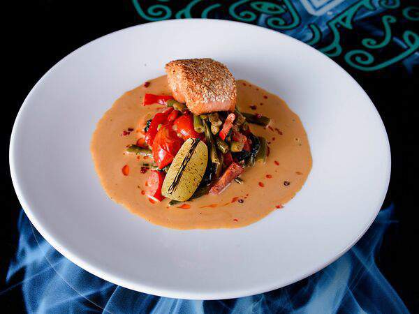 Мята Lounge - Лосось в кунжуте с овощным гарниром