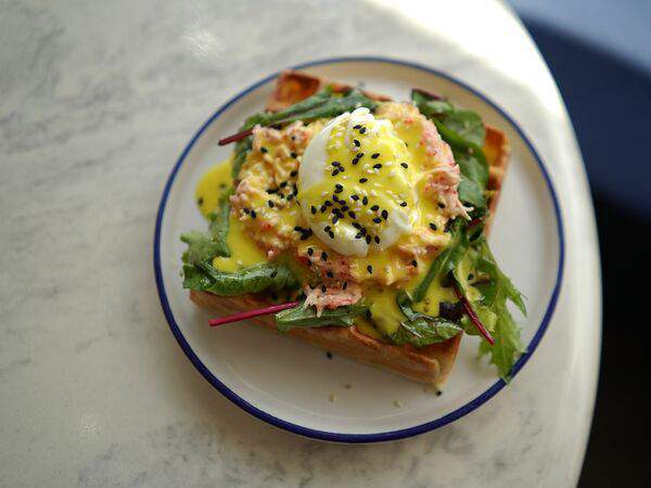 Кристалл - Венская вафля с крабом в соусе спайси