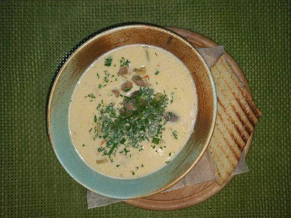 Кафе-кондитерская Прага - Сливочный суп с цыпленком и грибами