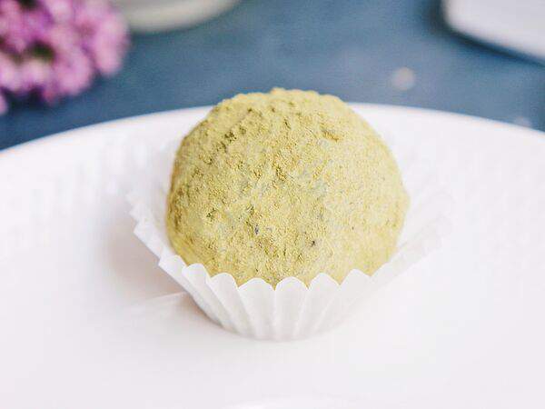 2A Concept. Coffee, Cake & Shop - Трюфель с матчей и белым шоколадом