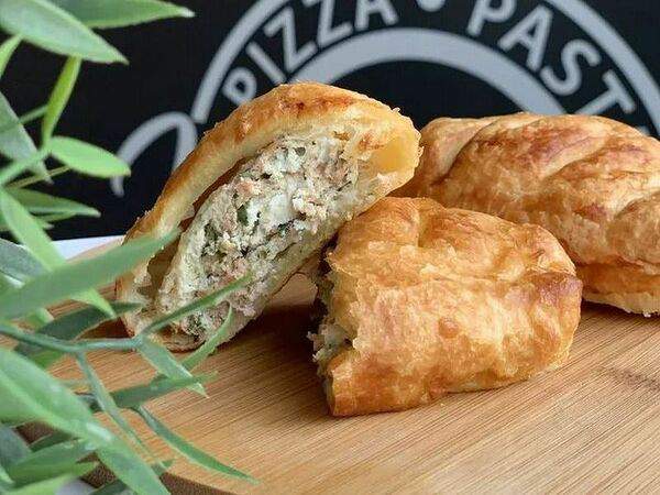 Buono market - Слойка с горбушей и сыром