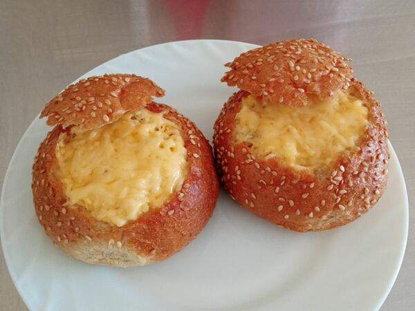 Кафе-бар Василич - Булочка, фаршированная омлетом и колбасой